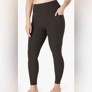 Beyond Yoga Black High Waisted Legging w/ Side Pockets